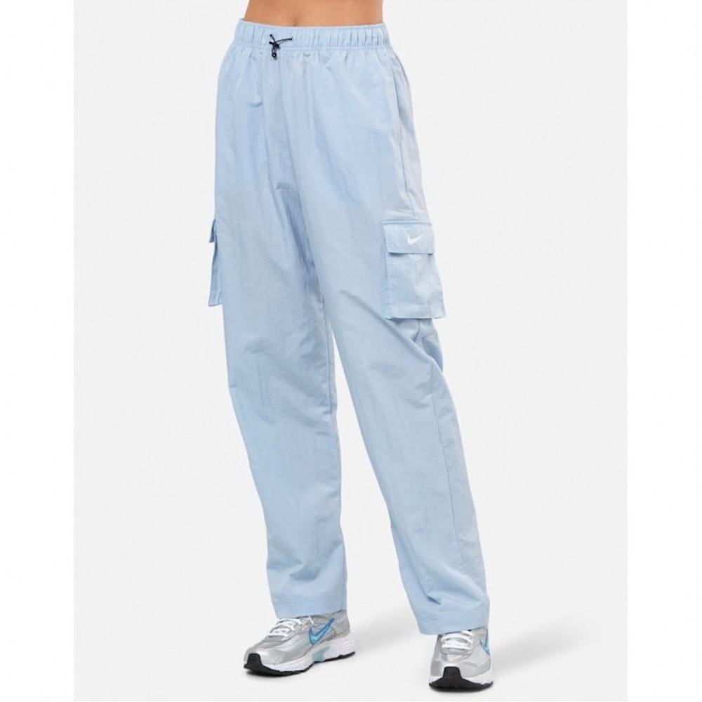 Nike Women's Essential High-Rise Woven Cargo Pants - Light Blue (XS)